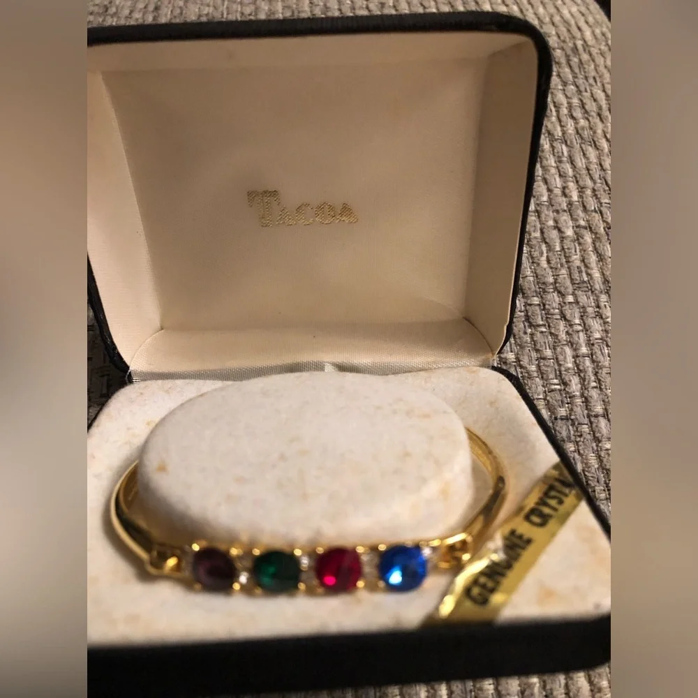 Tacoa Crystal Bracelet With Five Crystal Stones With Gold Tone - Picture 3 of 5